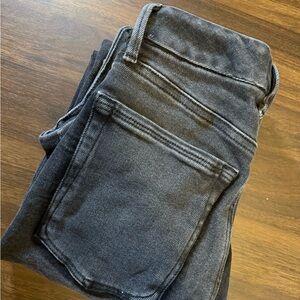 Good American is a Khloé Kardashian Black Straight Leg Jeans perfect with heals